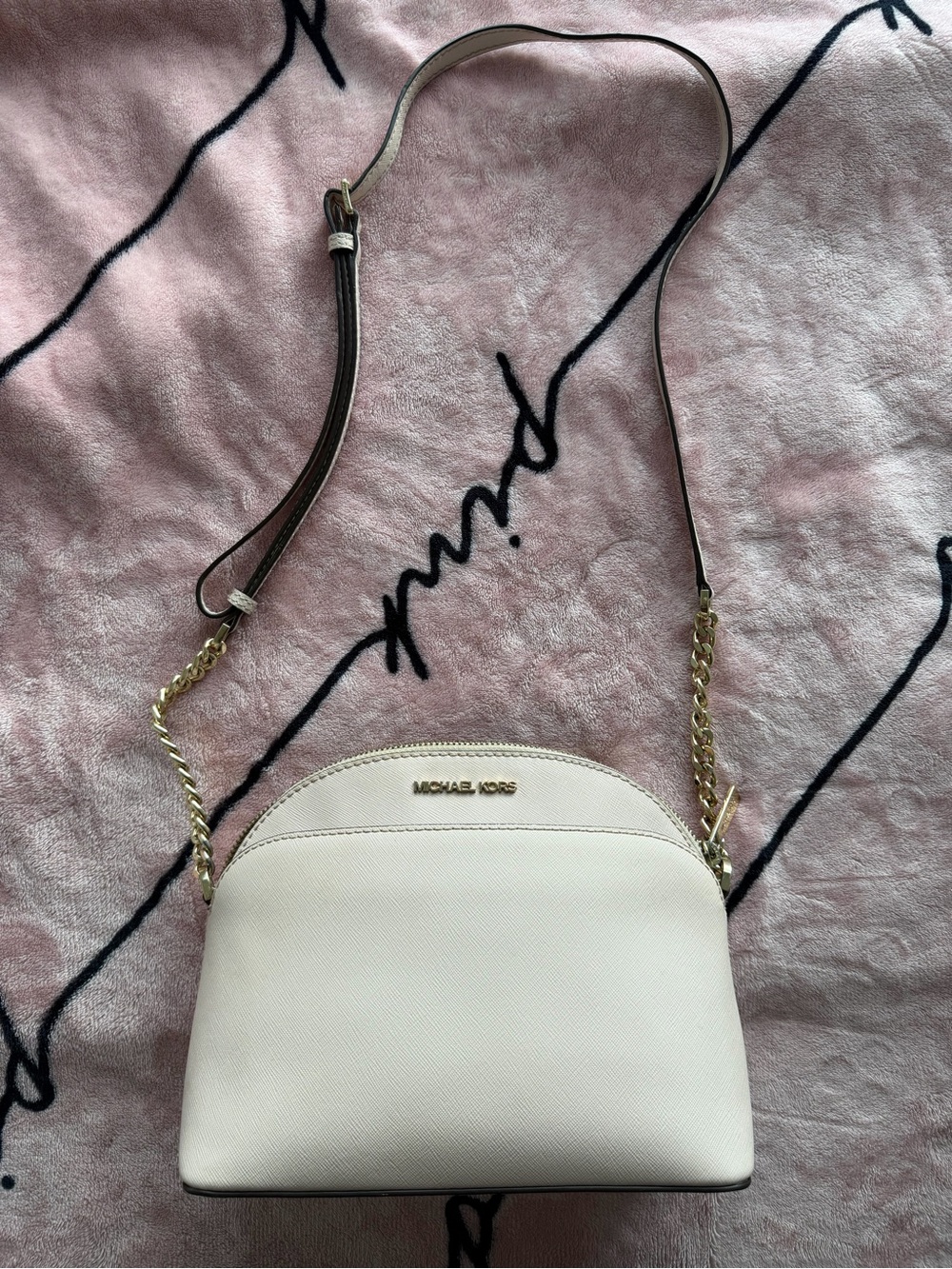 Authentic Michael Kors crossbody bag in a pink Saffiano leather